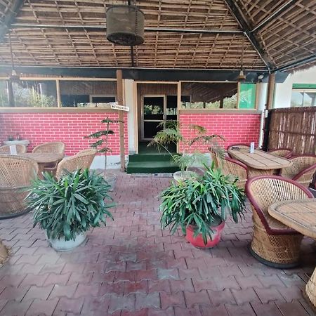 Premium Boston Rooms Family Hotel Agra  Exterior foto